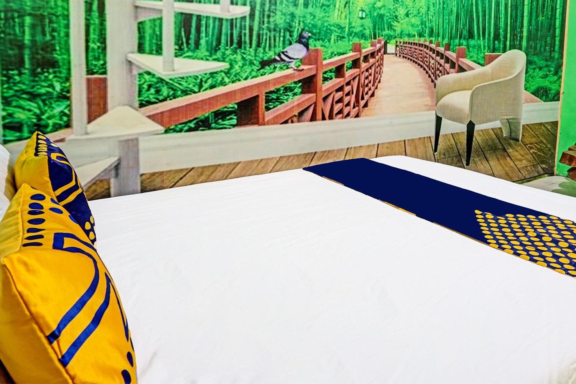 Oyo 91697 Nyaman Homestay Syariah Pare Esterno foto