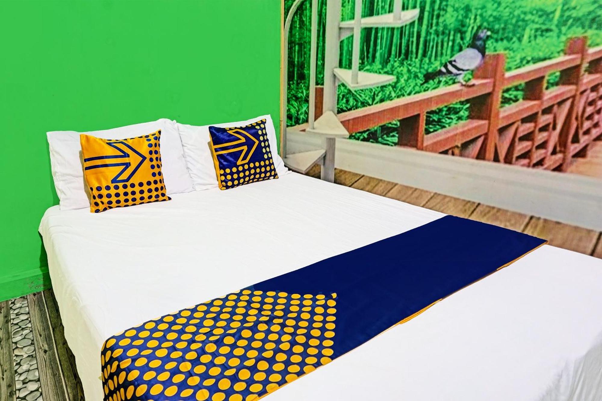 Oyo 91697 Nyaman Homestay Syariah Pare Esterno foto