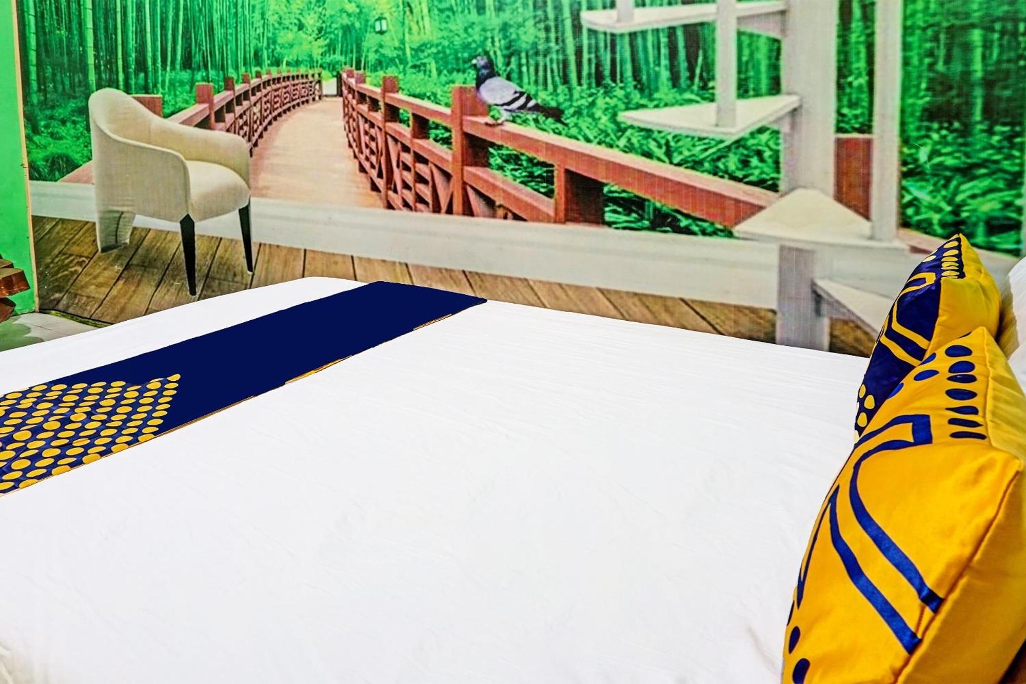 Oyo 91697 Nyaman Homestay Syariah Pare Esterno foto